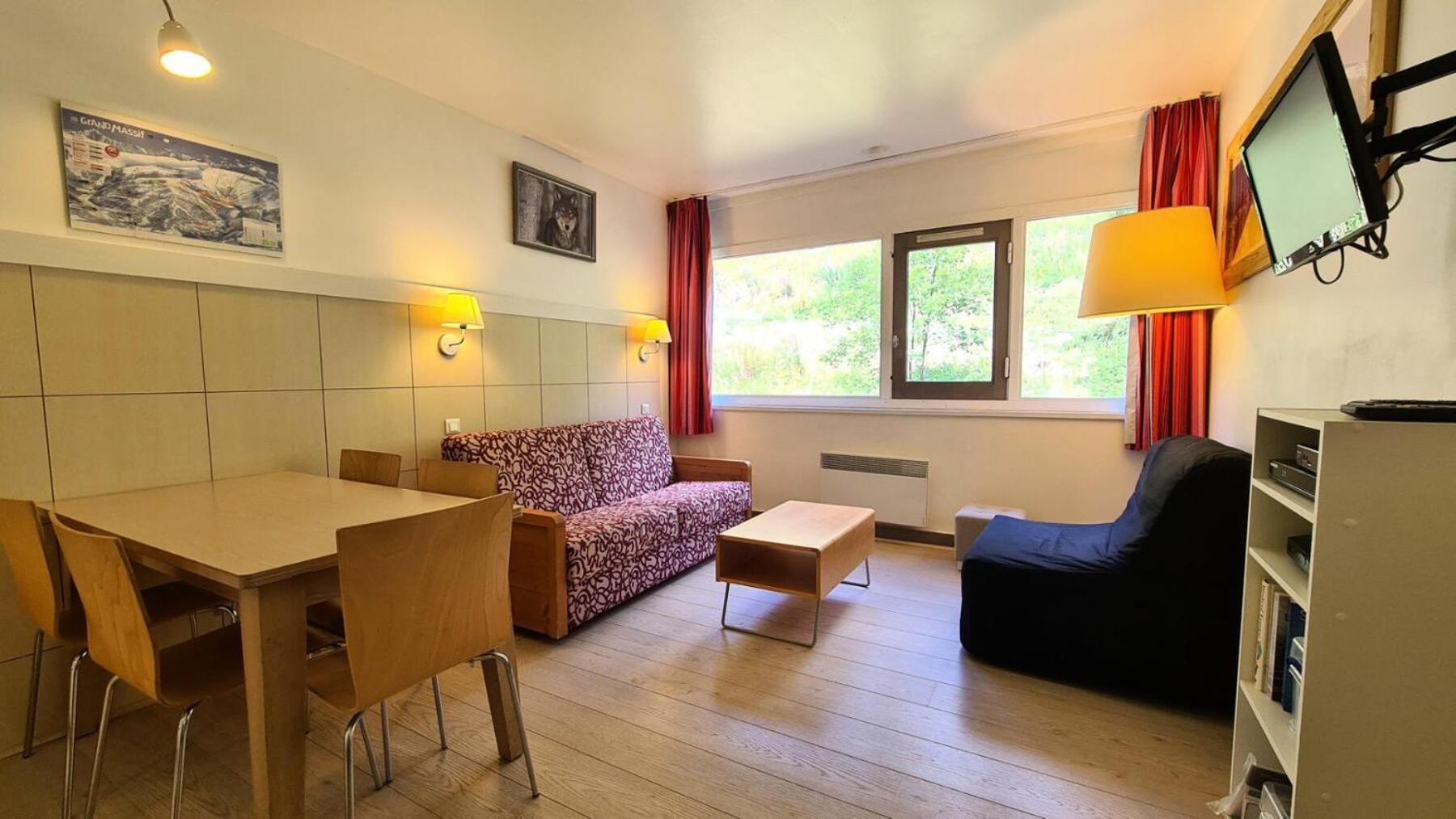 De La Foret - 2 Pieces Pour 5 Personnes 86 *